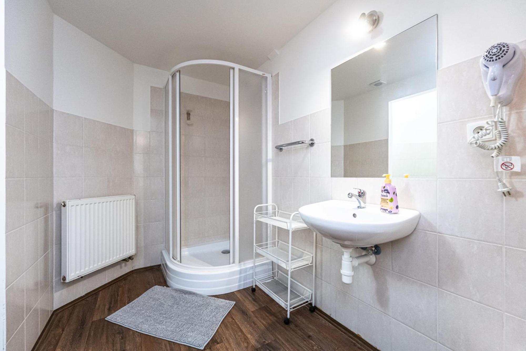 Apartments Kamenicka 23 Praga Zewnętrze zdjęcie